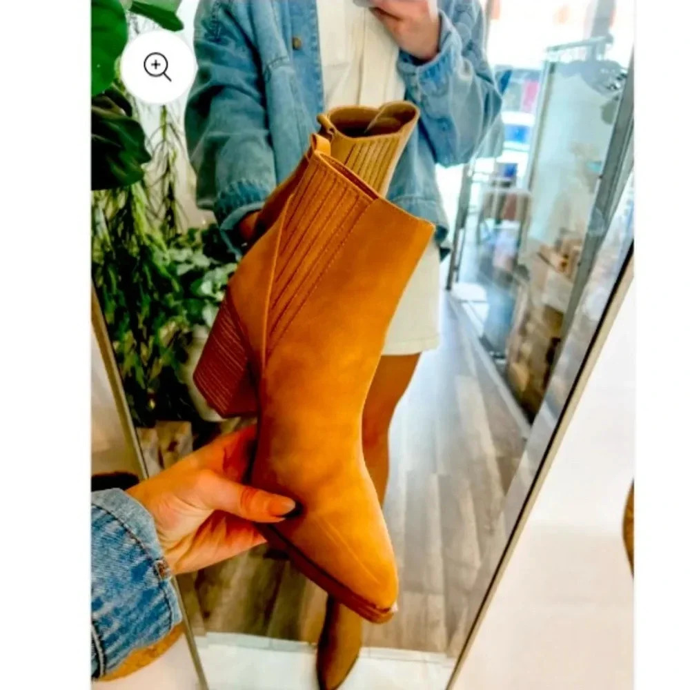 PLEATHER BOOTIES IN CAMEL size 6 1/2 - Picture 4 of 6